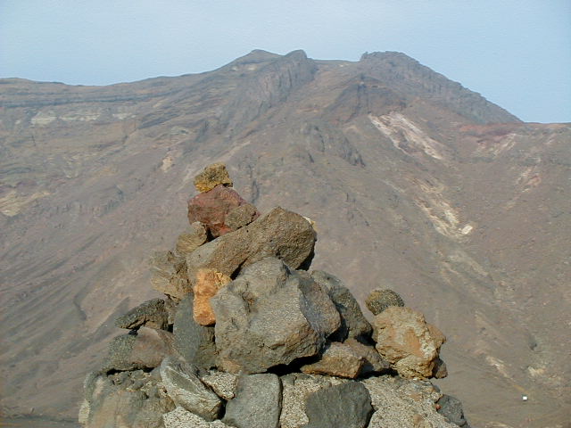pile of stones.JPG, 61508 bytes, 1998/01/01
