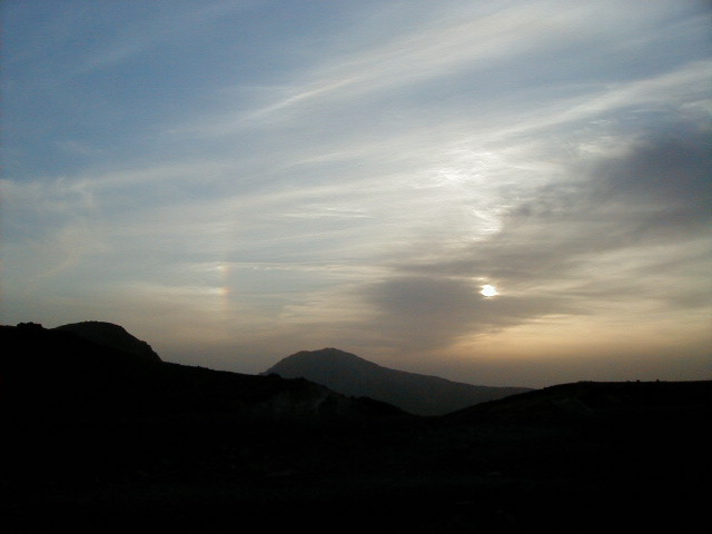 sky and mountains.JPG, 45781 bytes, 1998/01/01