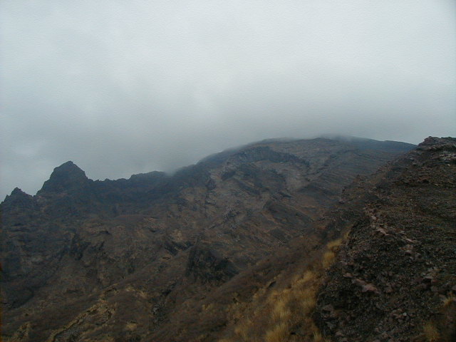 storm moves over the hills.JPG, 58993 bytes, 1998/01/01
