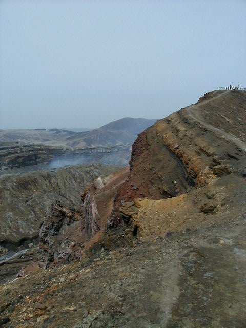 volcano and ridge.JPG, 61252 bytes, 2000/04/10