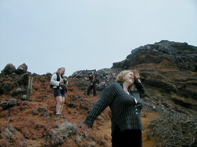 we love the climb down.JPG, 64190 bytes, 2000/04/09