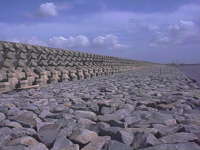 breakwater and rocks 2.jpg, 62488 bytes, 10/3/1999