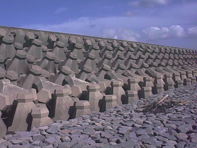 breakwater1.jpg, 62924 bytes, 10/3/1999