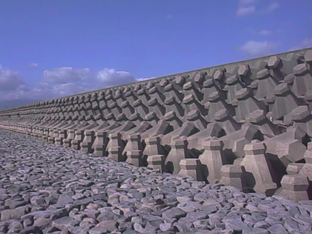 breakwater2.jpg, 61355 bytes, 10/3/1999