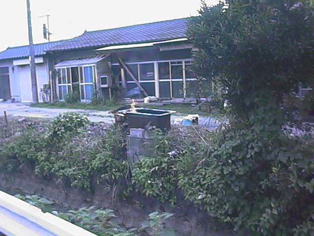 burning bathtub.jpg, 68541 bytes, 9/25/1999