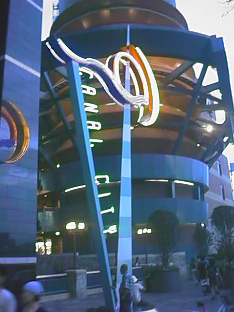 canal city.jpg, 61941 bytes, 9/24/1999
