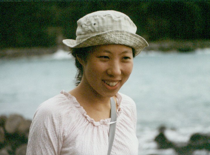 caroline at iki beach.jpg, 89405 bytes, 10/14/1999