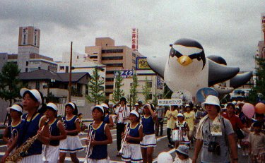 floats 1.jpg, 30778 bytes, 8/24/1999