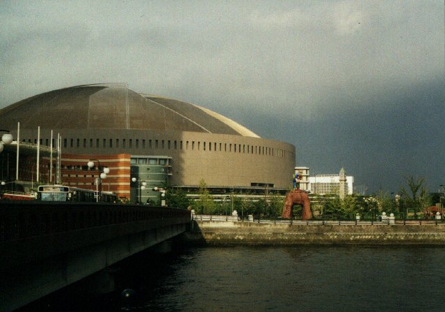 fukuoka dome.jpg, 59035 bytes, 9/22/1999
