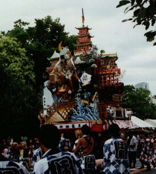 ornate float.jpg, 78523 bytes, 8/21/1999