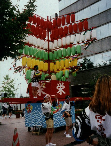 our float.jpg, 87904 bytes, 8/24/1999
