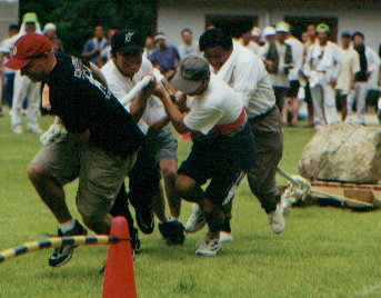 rock pull.jpg, 30093 bytes, 9/22/1999