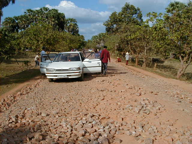 roadcar.jpg, 63711 bytes, 1/6/2001