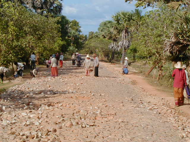roadwomen.jpg, 63859 bytes, 1/6/2001