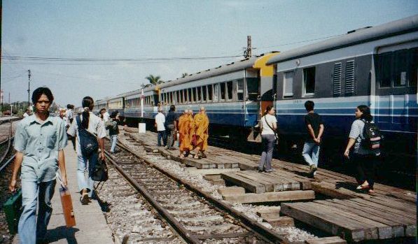 thaitrain.jpg, 56155 bytes, 1/25/2001