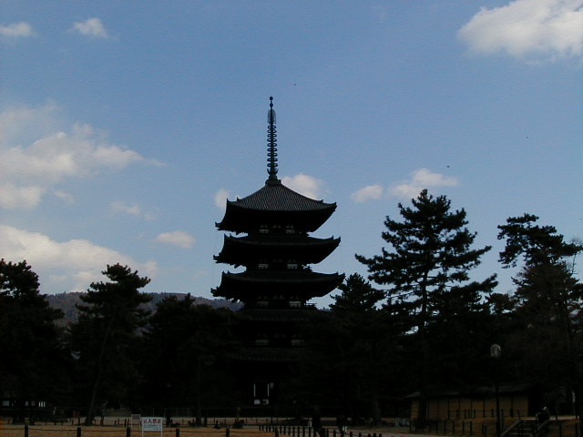 nara - pagoda 3.JPG, 1/3/2005, 57 kB