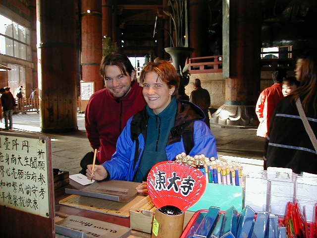 nara - we make a tile at todaiji.JPG, 1/3/2005, 61 kB
