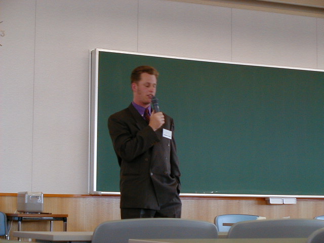 con - a brilliant speaker.jpg, 59609 bytes, 1/1/1998