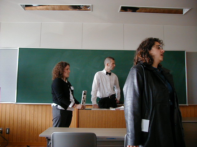 con - speakers.JPG, 58695 bytes, 1/1/1998