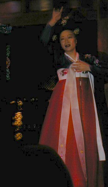 kr - dancer 2.JPG, 1/3/2005, 32 kB