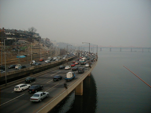 kr - lovely road in seoul.JPG, 1/3/2005, 58 kB