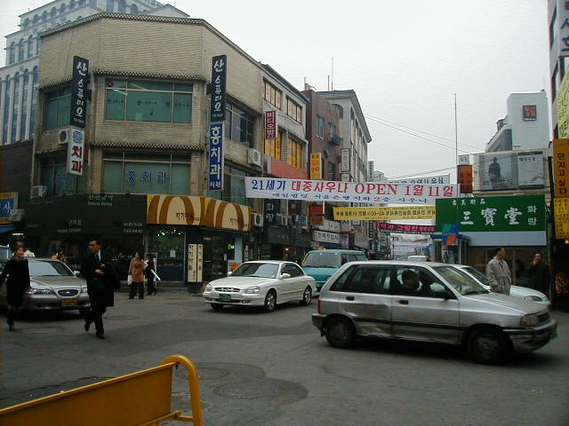 kr - seoul random street scene 5.JPG, 1/3/2005, 59 kB