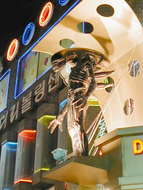 kr alien disco 2.JPG, 1/3/2005, 67 kB