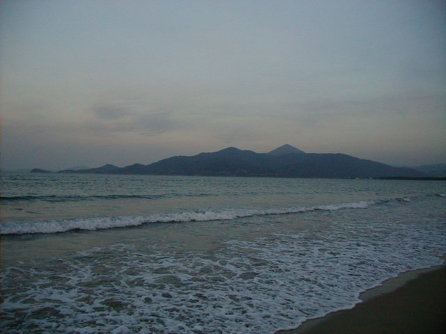 karatsu ocean 2.JPG, 1/3/2005, 59 kB