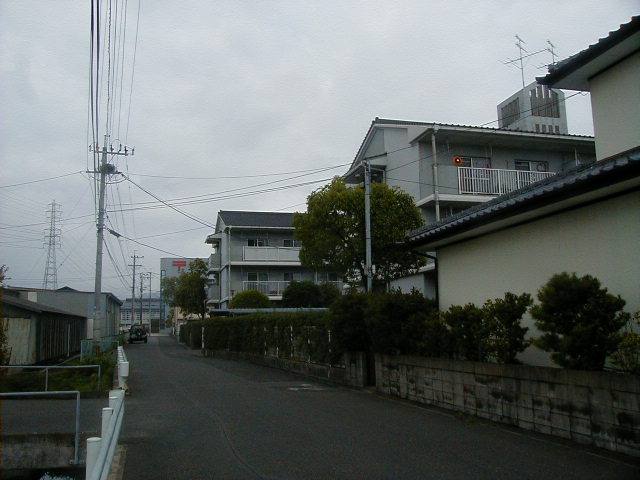 Apartments and post office.jpg, 62179 bytes, 6/24/2000