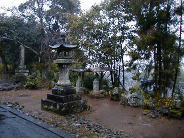 temple grounds 2.JPG, 1/3/2005, 63 kB