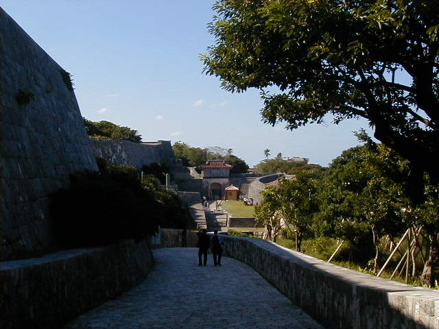 shuriwalls2.jpg, 59849 bytes, 11/23/2000