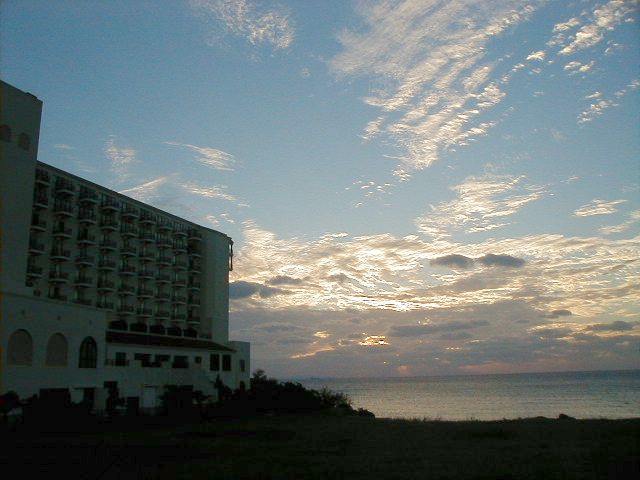zanpagirlshotel.jpg, 47784 bytes, 11/27/2000