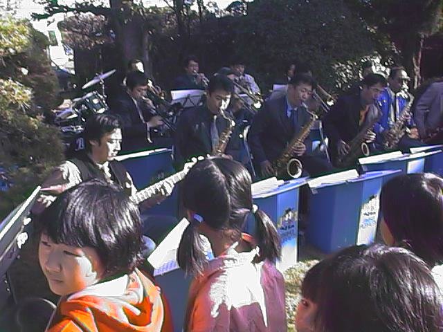 jazz at tea ceremony 3.jpg, 76994 bytes, 10/20/1999