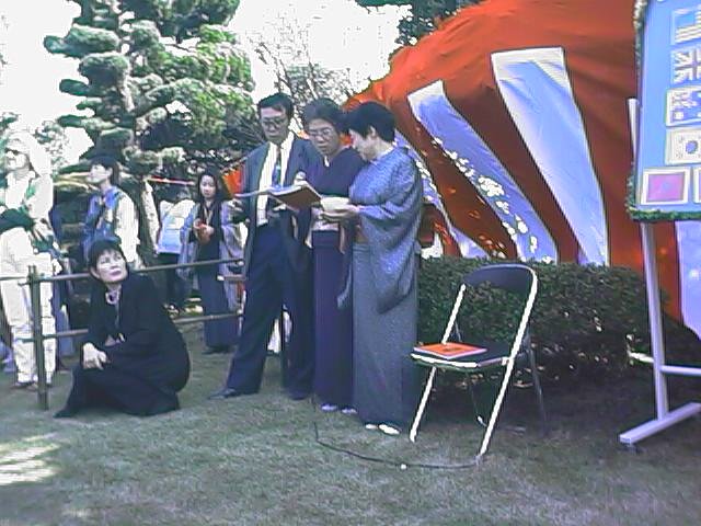 the most interesting part of any ceremony.jpg, 78345 bytes, 10/20/1999