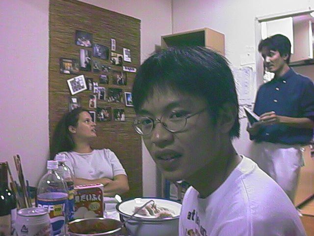 jose looks at me.jpg, 60321 bytes, 10/13/1999