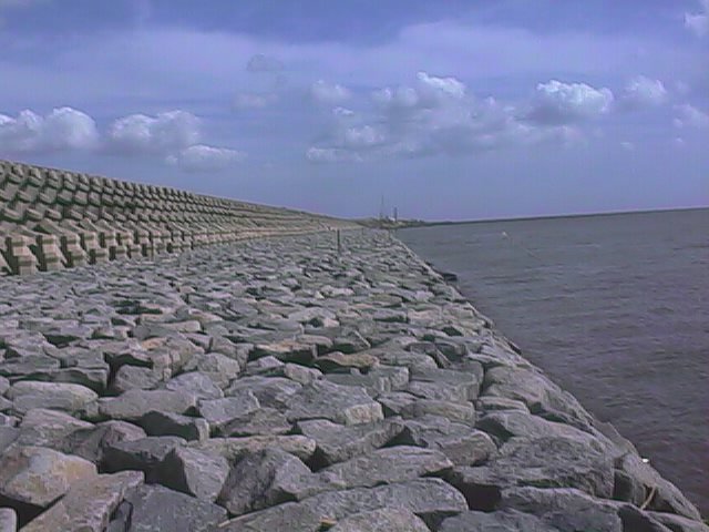 breakwater and rocks.jpg, 59425 bytes, 10/3/1999