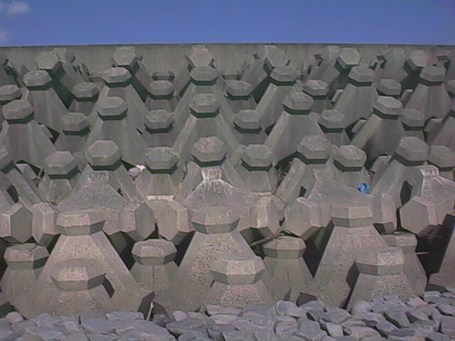 breakwater3.jpg, 57489 bytes, 10/3/1999