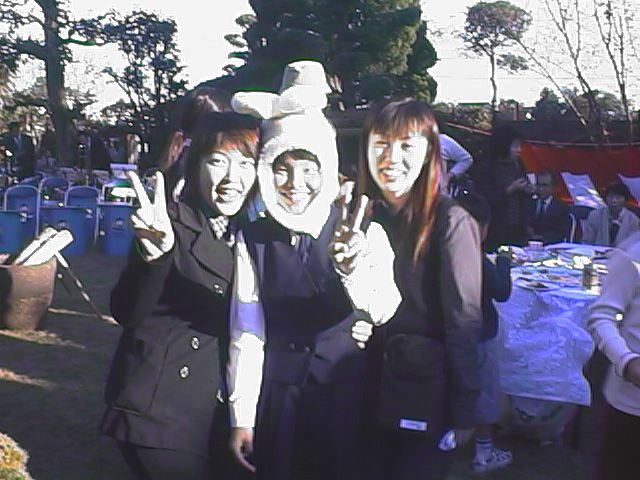 bunny at tea ceremony.jpg, 67113 bytes, 10/20/1999