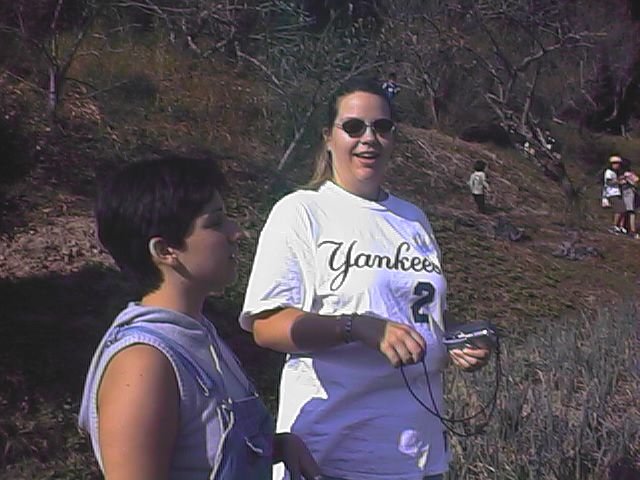 sylvia and jen at yabusame.jpg, 64209 bytes, 10/23/1999