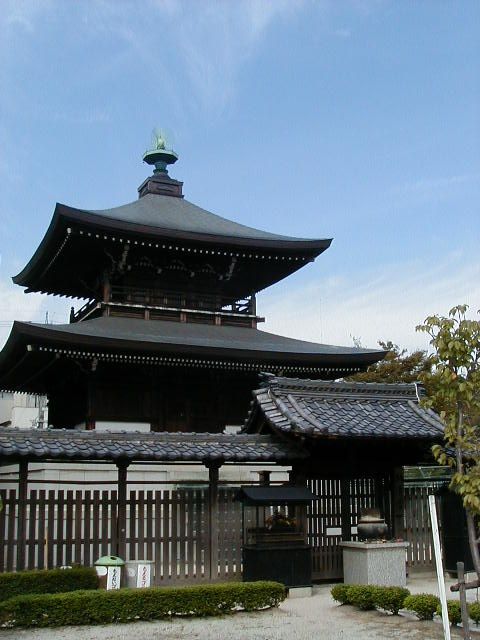 temple3.jpg, 53075 bytes, 10/9/2000