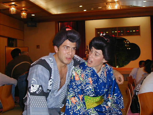 dinnerchuckles.jpg, 62170 bytes, 10/13/2000