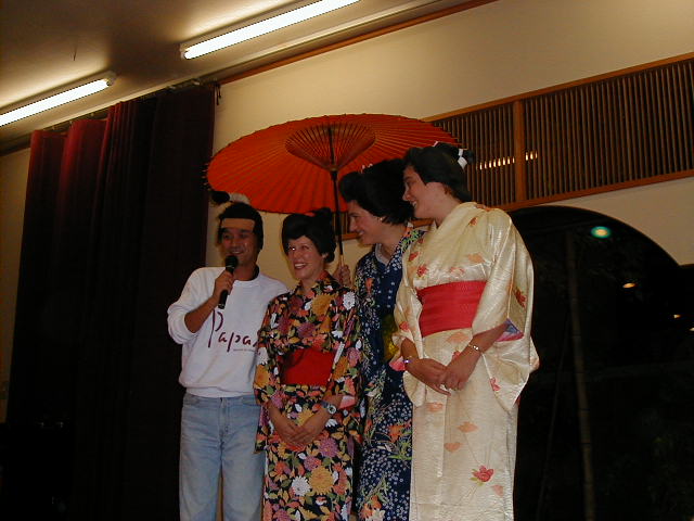 dinnerkimono1.jpg, 58087 bytes, 10/13/2000