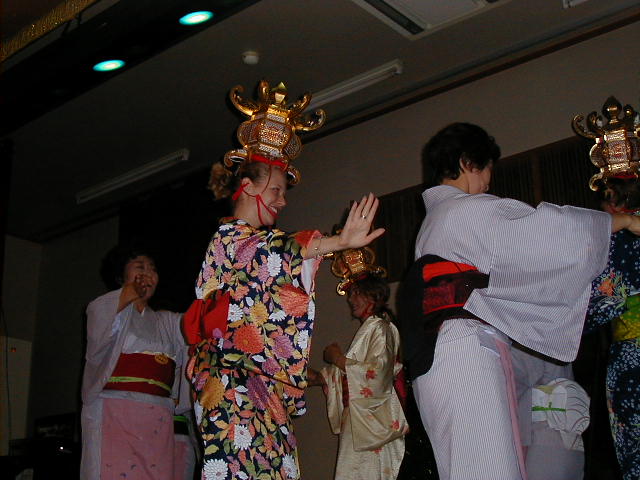 dinnerkimono3.jpg, 59329 bytes, 10/13/2000