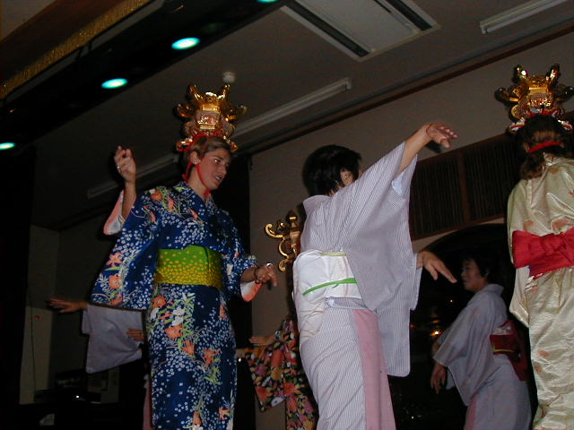 dinnerkimono4.jpg, 58996 bytes, 10/13/2000