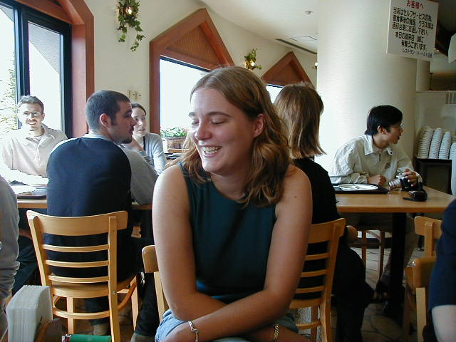 lunchtammy.jpg, 59865 bytes, 10/14/2000