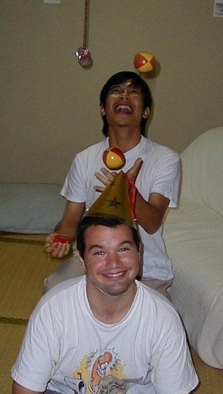 juggle.jpg, 49109 bytes, 9/26/2000