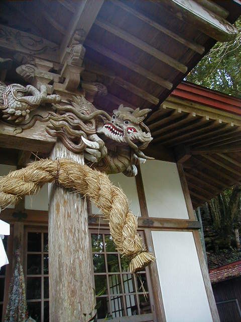 bigtreetempleguard.jpg, 68741 bytes, 9/18/2000