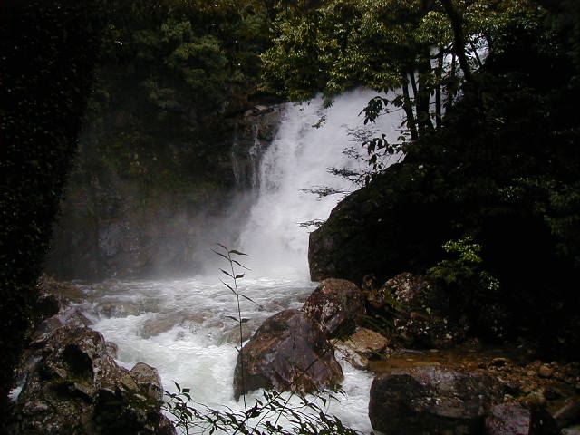 bigwaterfall.jpg, 62657 bytes, 1/1/1998