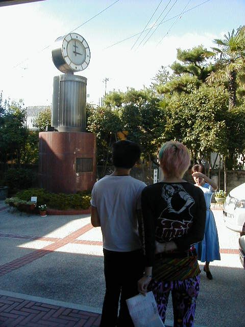 clockviewers.jpg, 68081 bytes, 9/18/2000