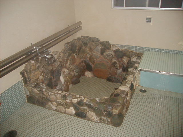 hostelbath.jpg, 58799 bytes, 1/1/1998